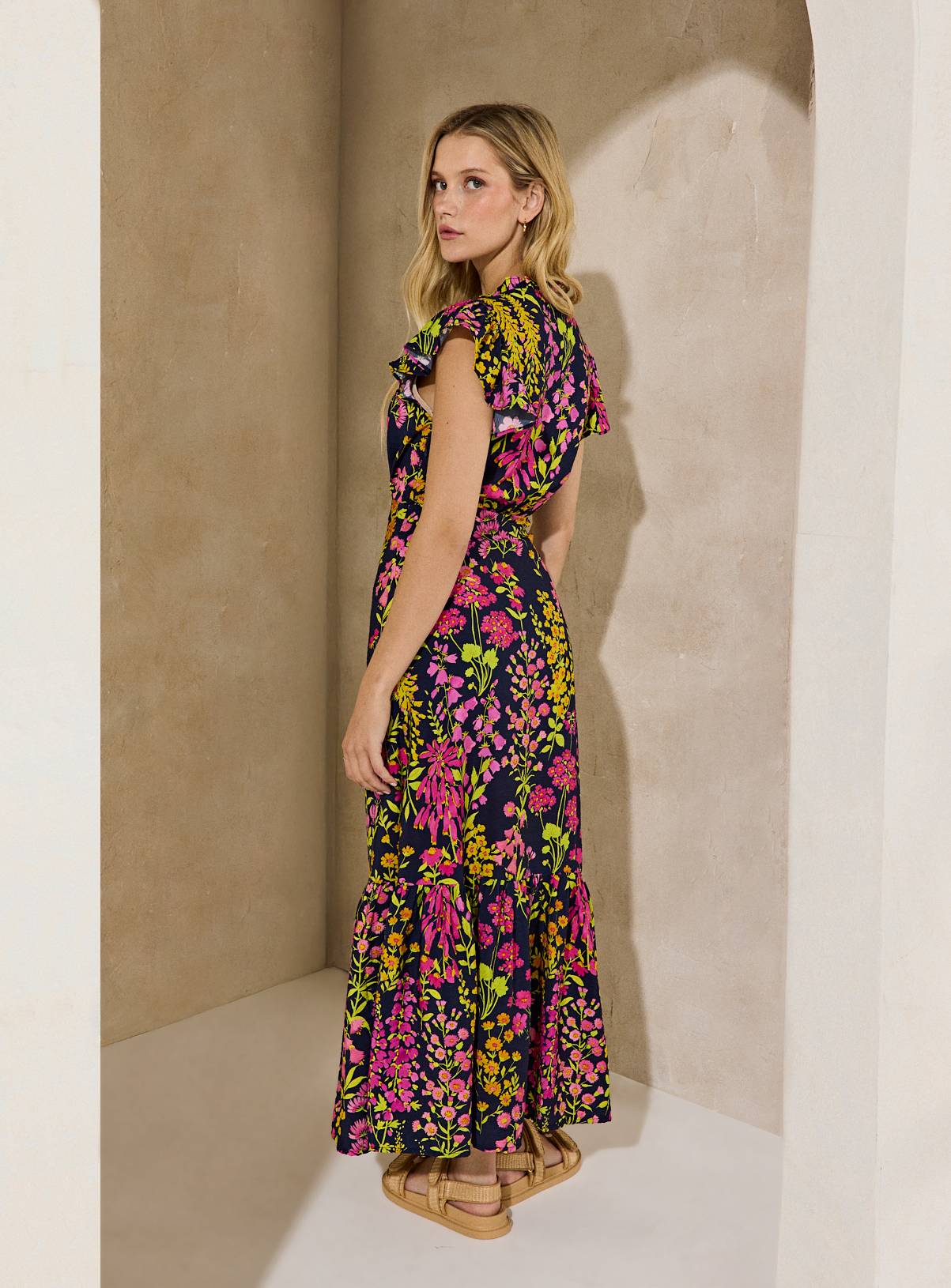 EVERBELLE Navy Floral Tiered Midaxi Dress 18 - Image 4